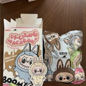 Pop Mart Exciting Macaron Vinyl Face - soy milk
